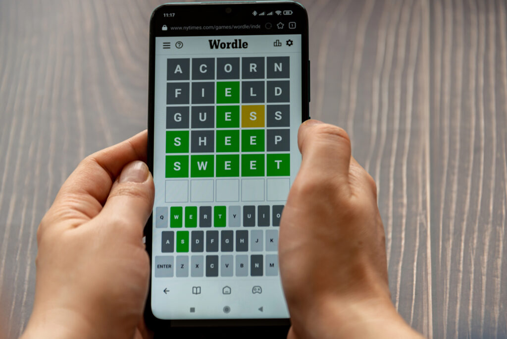 playing wordle on a cell phone